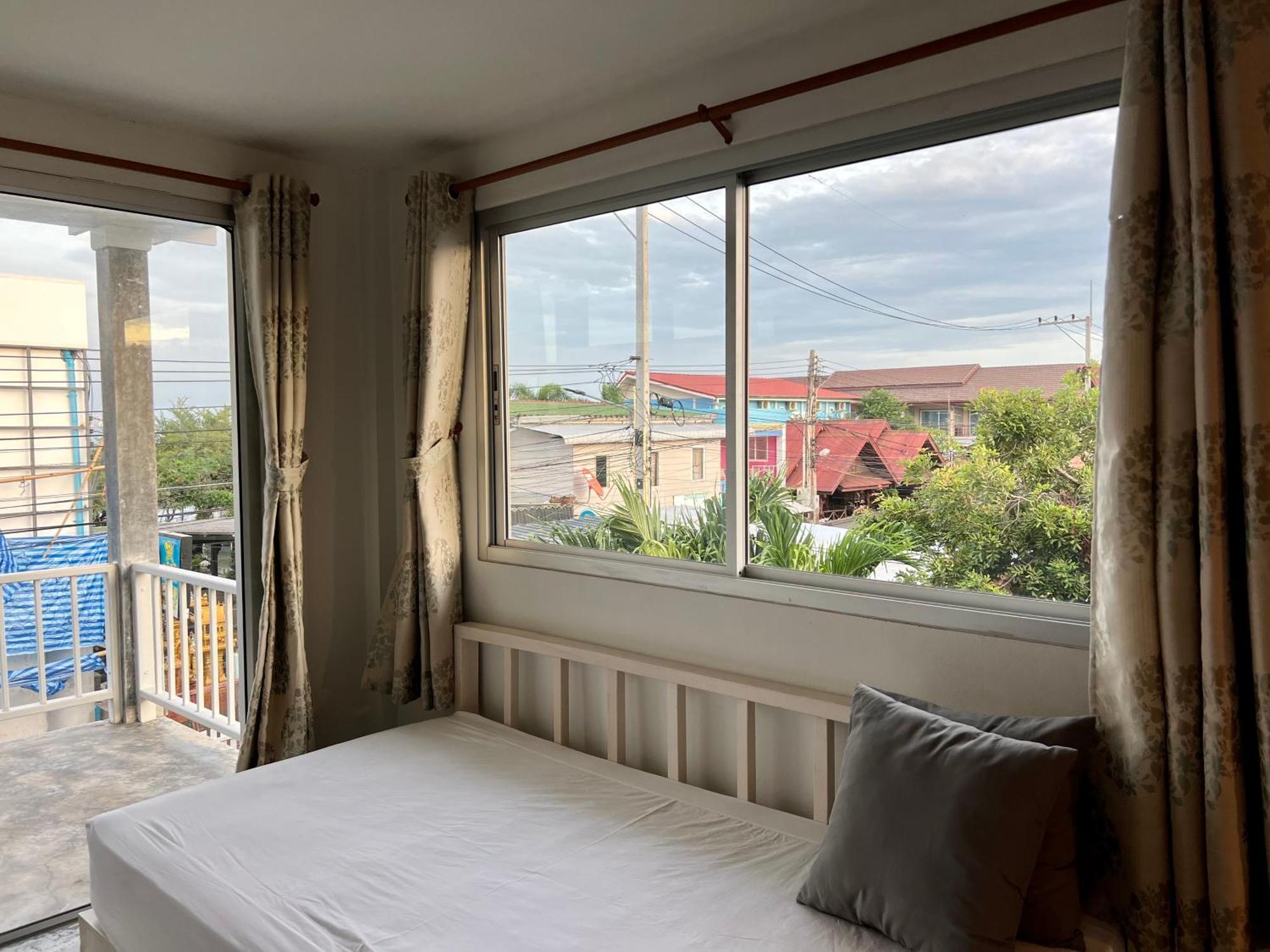 Apartmán Sawaddeethaweesuk At Kohlarn Pokoj fotografie