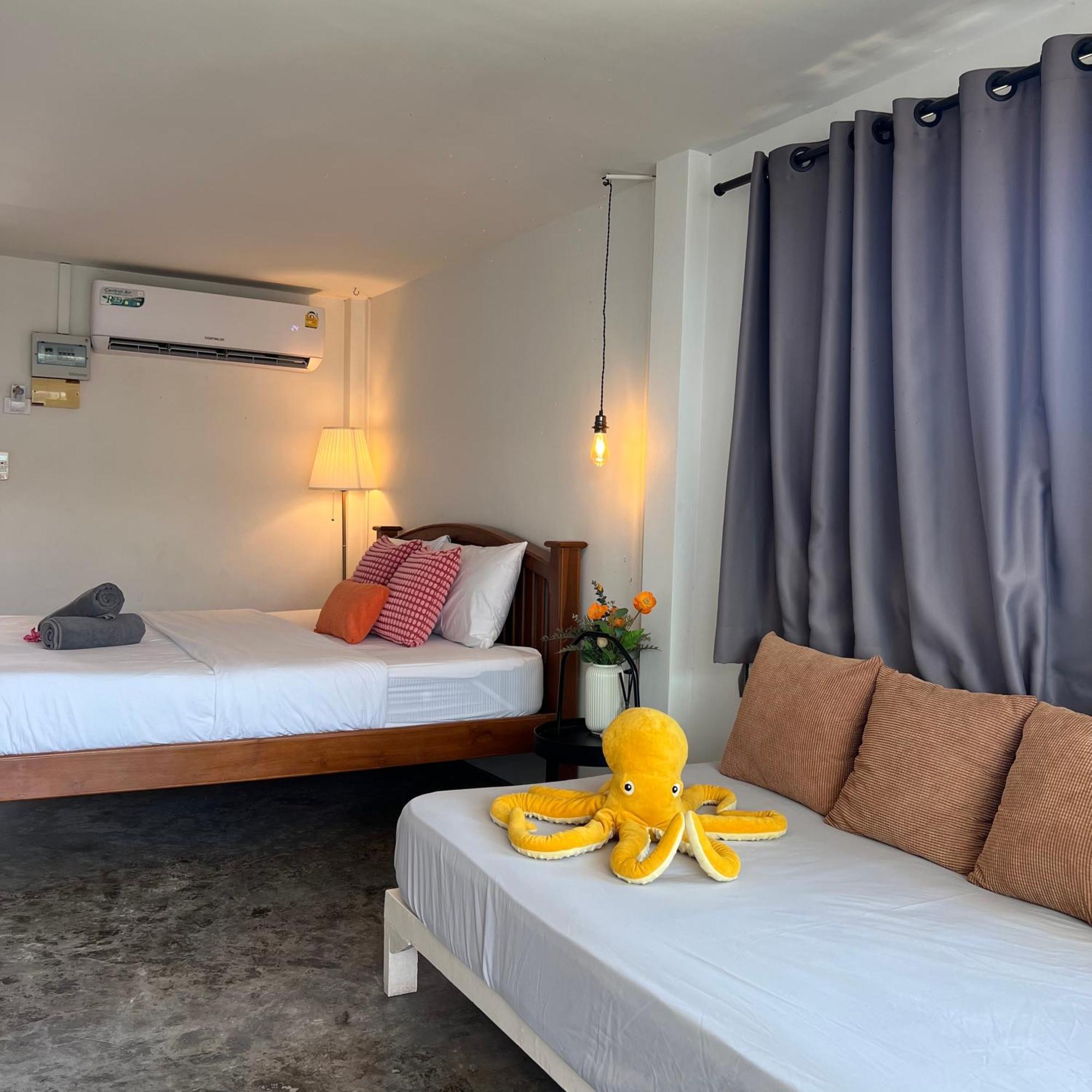 Apartmán Sawaddeethaweesuk At Kohlarn Pokoj fotografie